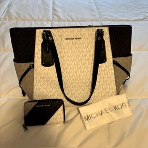 Michael Kors Voyager tote and wallet